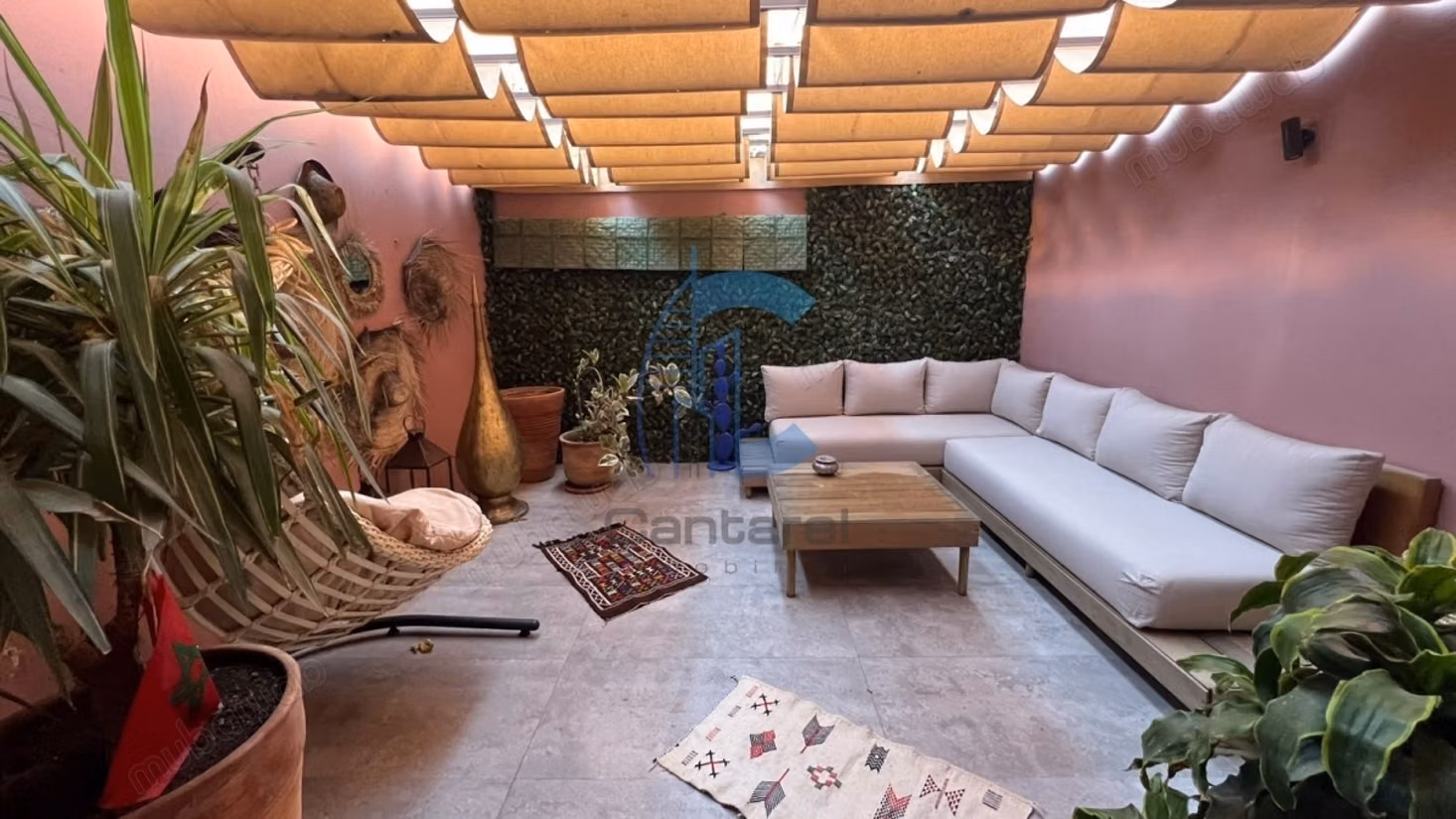 Luxury apartment with 2 bedrooms and 2 terraces, 112 m² for sale in Guéliz