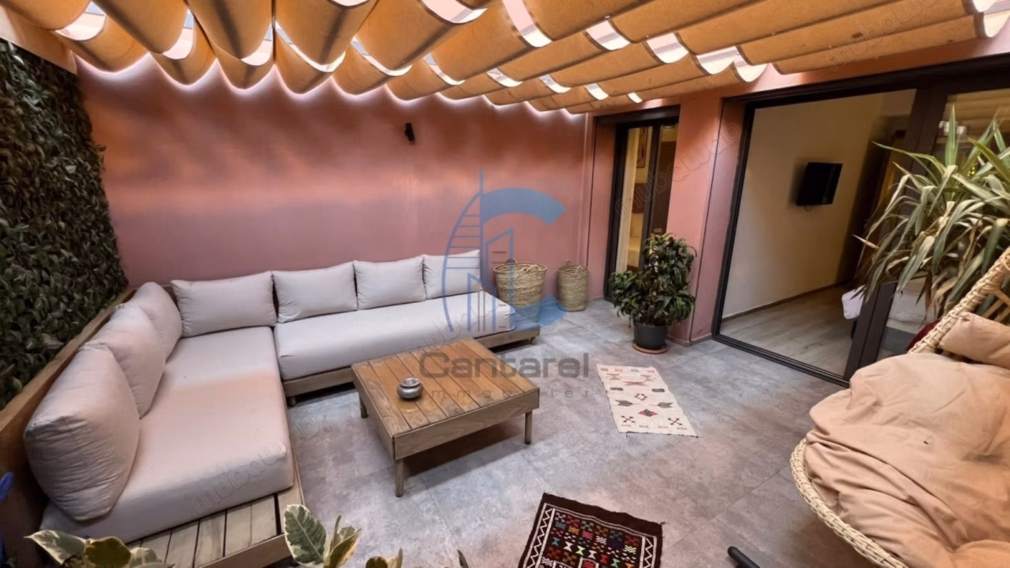 Luxury apartment with 2 bedrooms and 2 terraces, 112 m² for sale in Guéliz