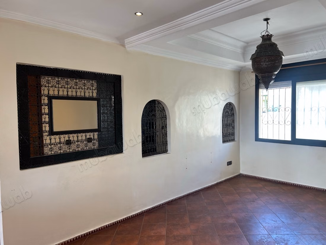 Burgundy apartment rental with 2 bedrooms and terrace