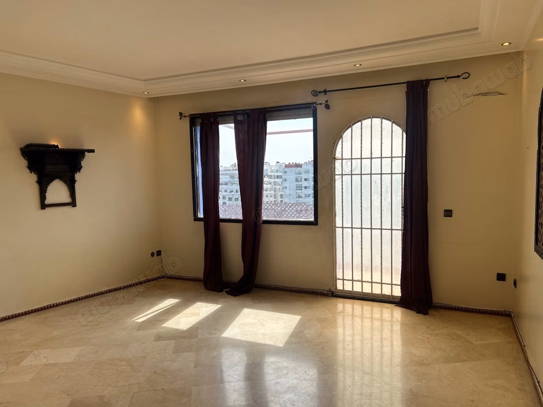 Burgundy apartment rental with 2 bedrooms and terrace