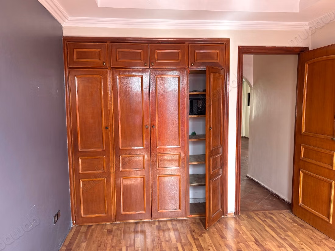 Burgundy apartment rental with 2 bedrooms and terrace