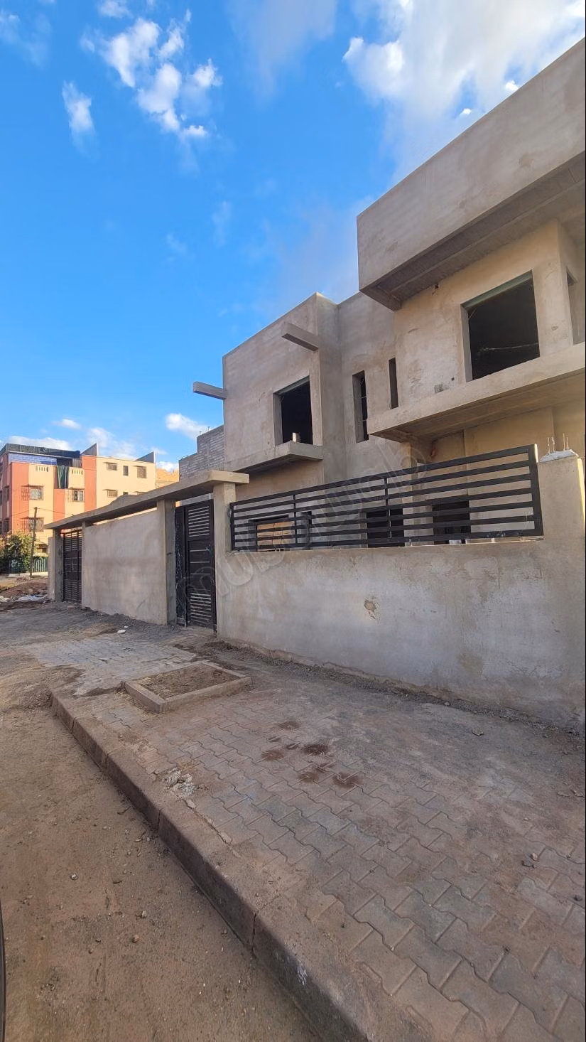 Fabulous house for sale in Route de l'Ourika. 6 rooms. Quiet sorroundings with mountain view, double glazed window