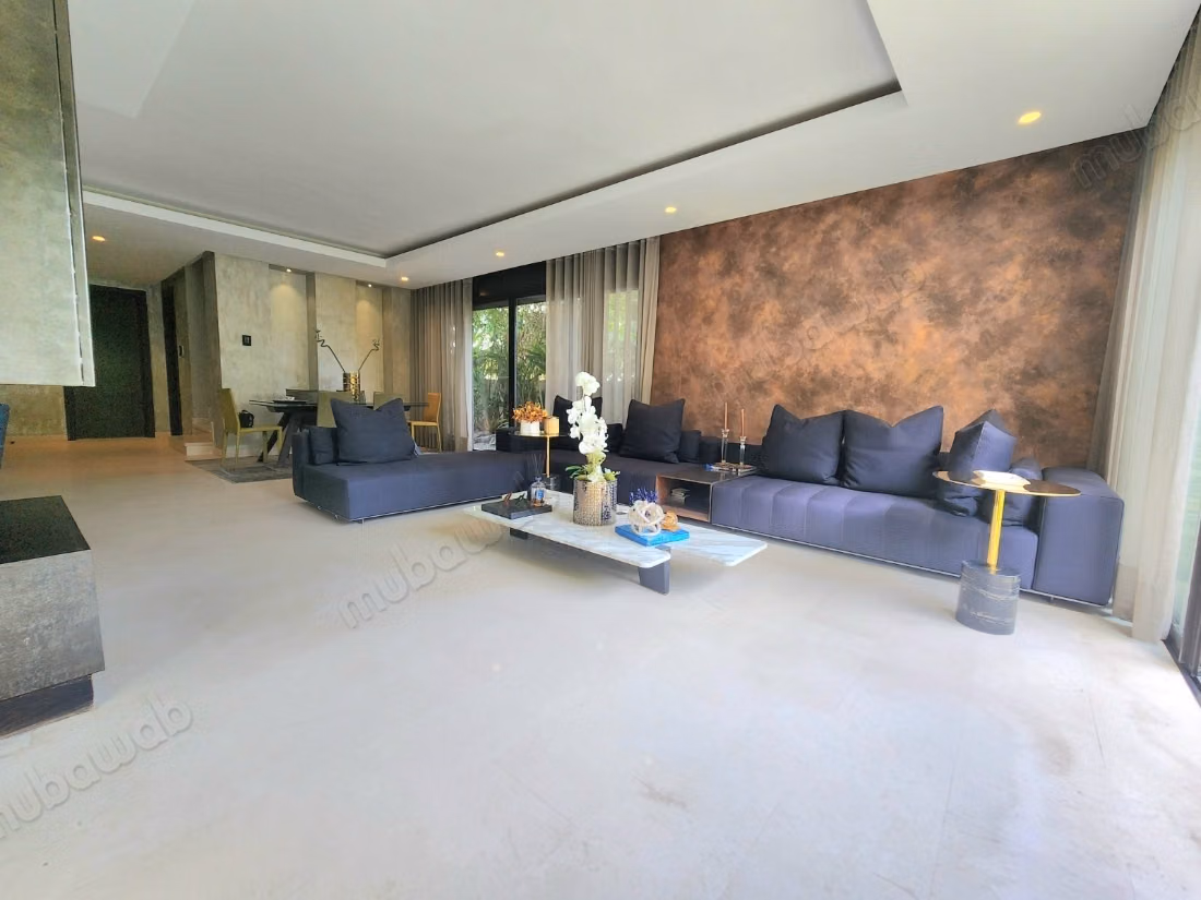 Luxurious villa for sale in Ain Diab Extension. Total area 400 m². Satellite dish, secured residence