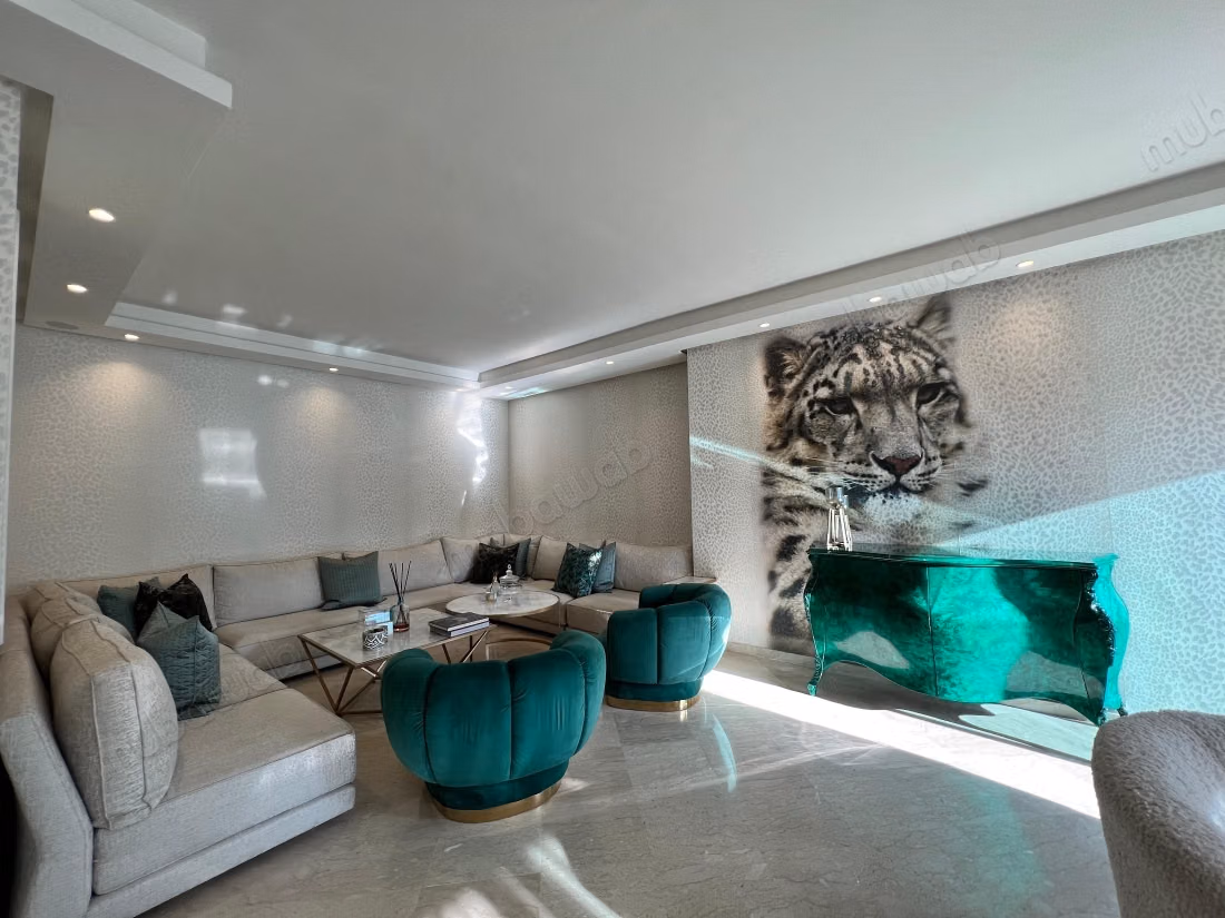 Rent this apartment in Racine. Total area 170 m². Parking spaces and terrace