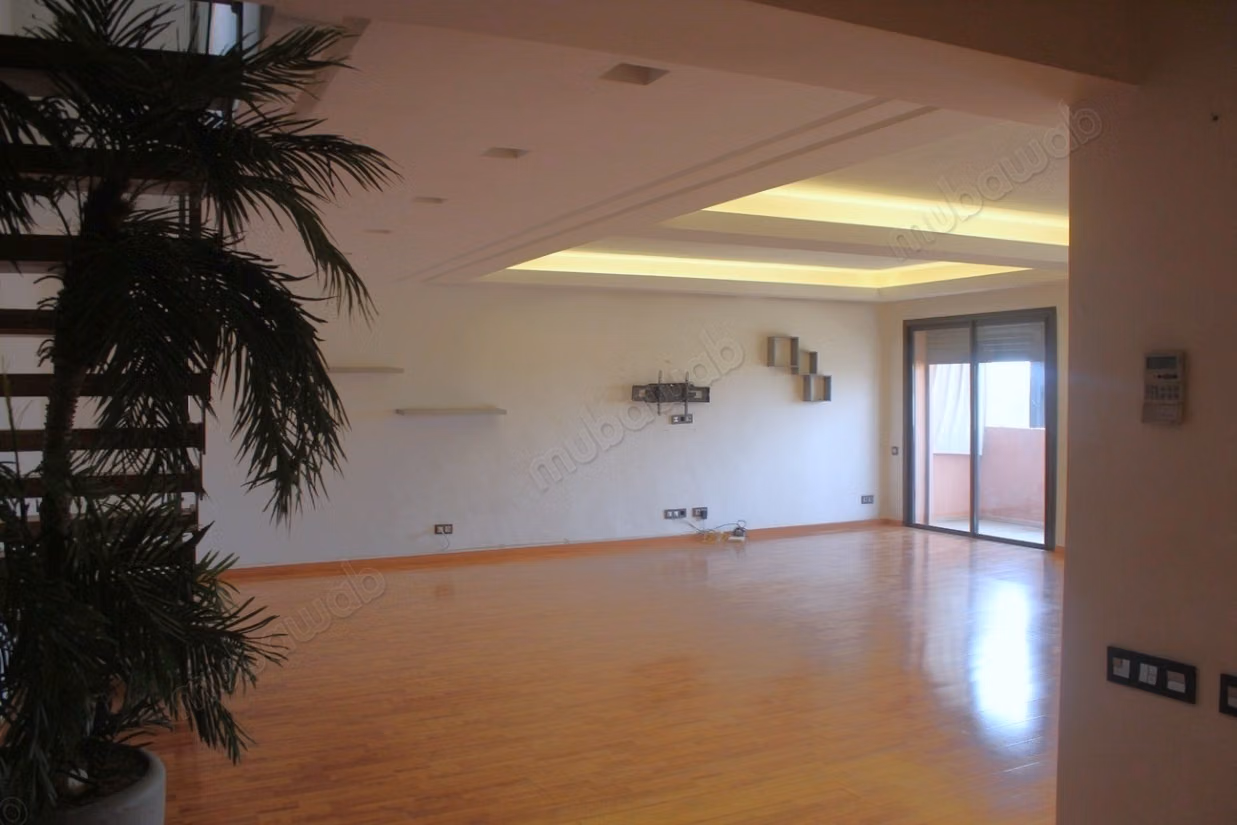 Grand duplex de 3 chambres proche de Victor HUGO