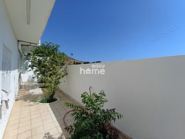 RDC S2 Meublé de 100m² avec une terrasse