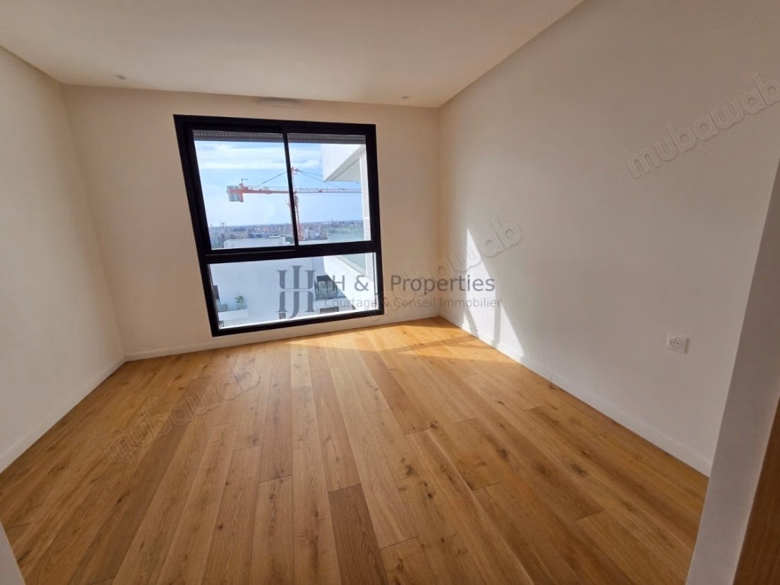 T5 of 336 m² 4 bedrooms staff room terrace