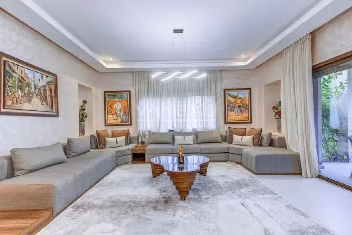 Villa d’exception au cœur du golf avec grand jardin, piscine et vue imprenable sur les montagnes