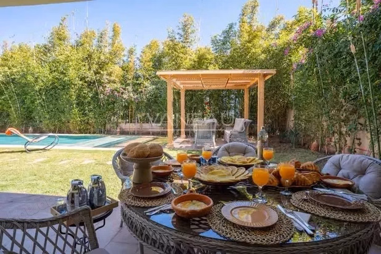 Villa d’exception au cœur du golf avec grand jardin, piscine et vue imprenable sur les montagnes