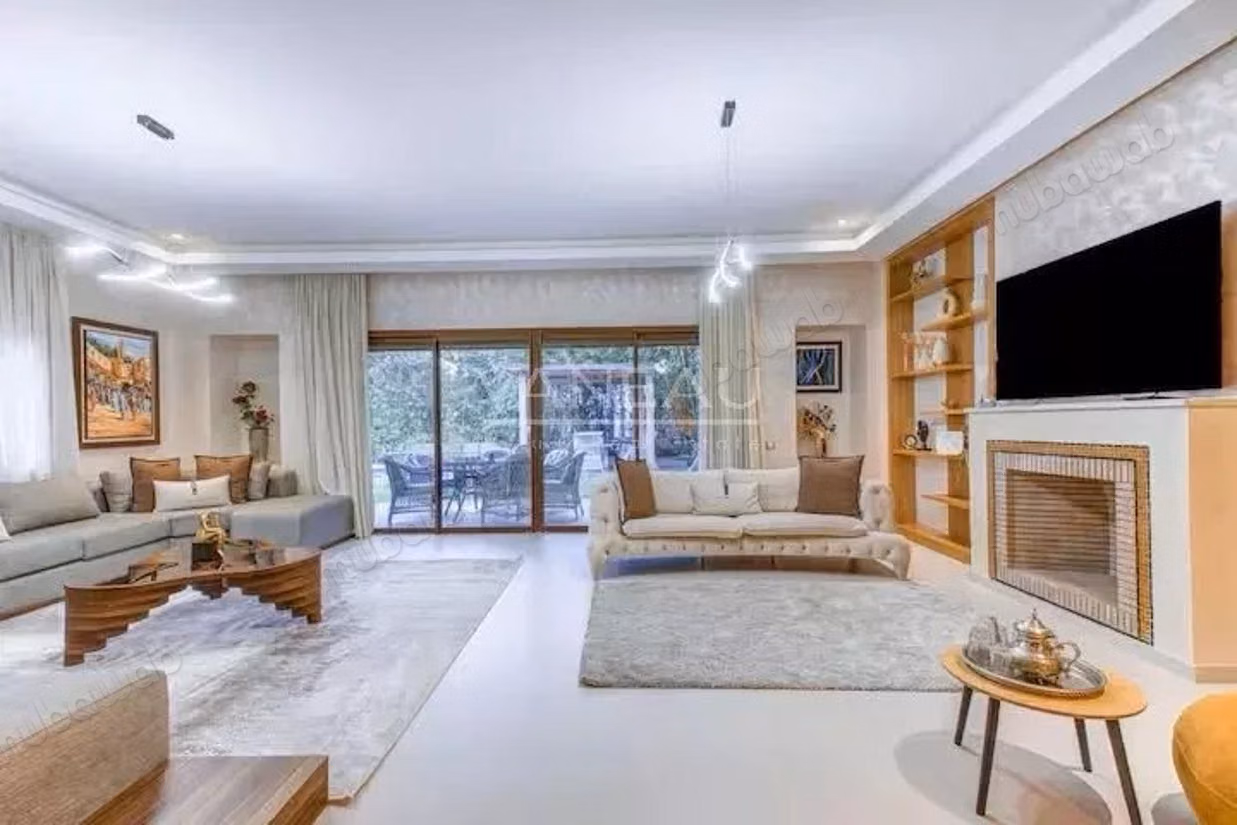 Villa d’exception au cœur du golf avec grand jardin, piscine et vue imprenable sur les montagnes