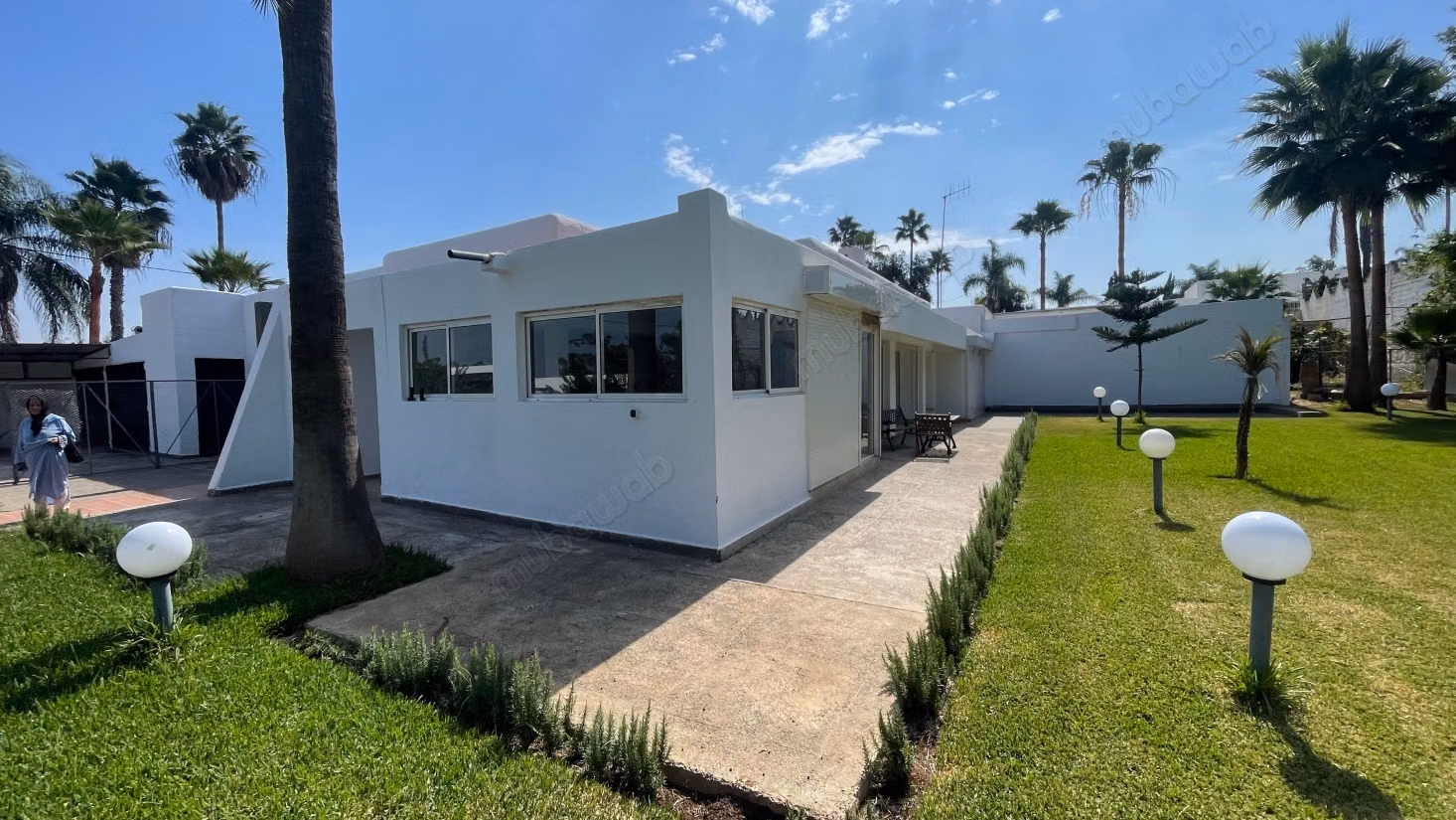 Villa de luxe à louer à Souissi. 
3 grandes pièces