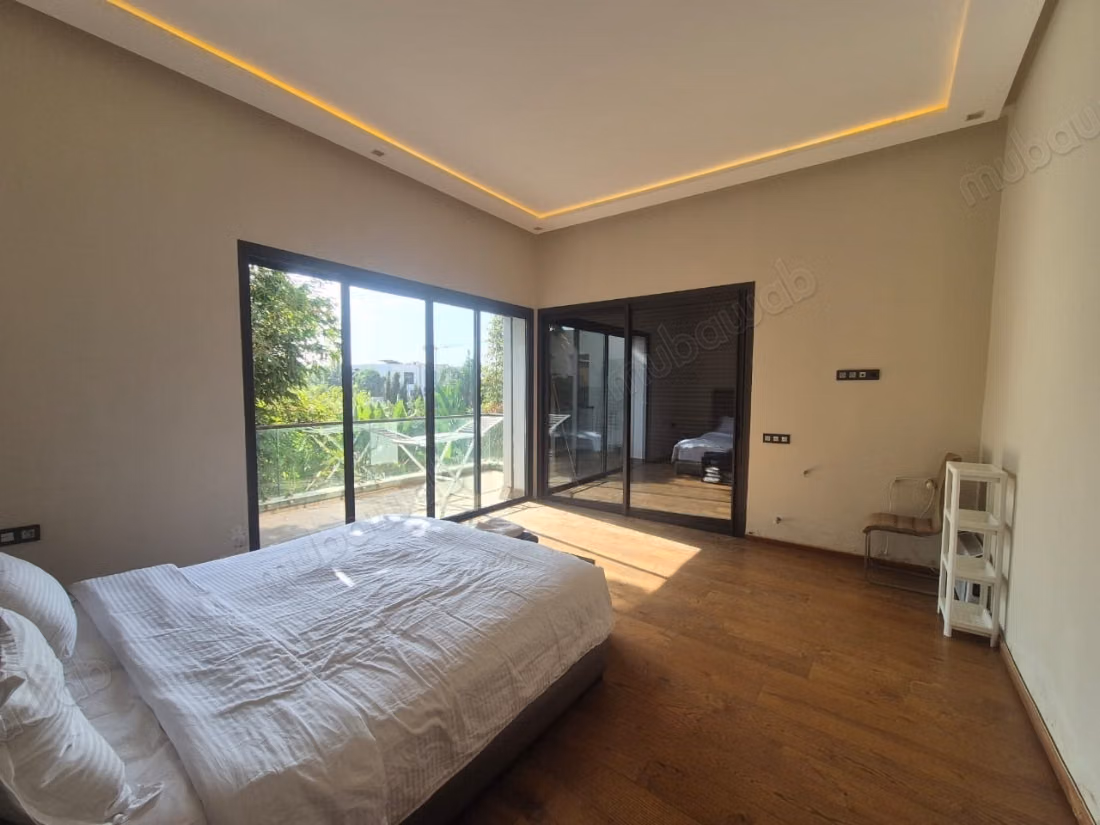 Location villa de haut standing à Ville Verte. 5 chambres agréables. Bien meublé