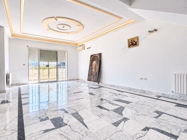 À vendre une villa indépendante en s2 à la soukra