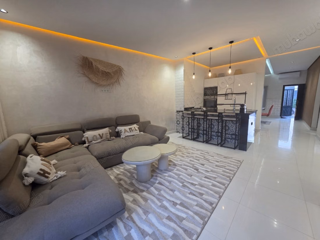 Maison de luxe à louer à Route Amizmiz.
Surface totale 95 m².
Piscine, climatisation