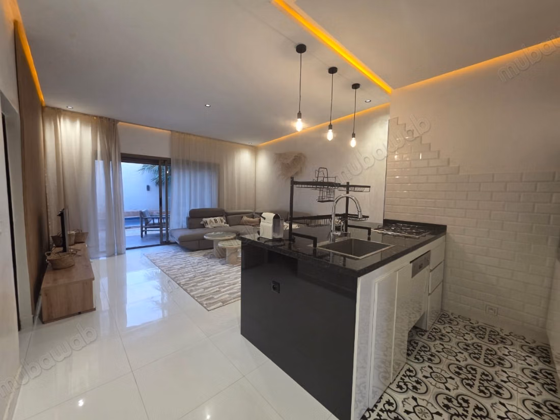 Maison de luxe à louer à Route Amizmiz.
Surface totale 95 m².
Piscine, climatisation
