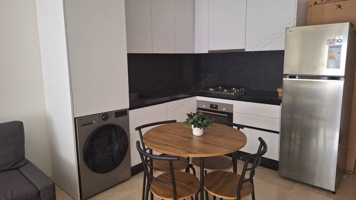 Studio moderno arredato in affitto a CFC