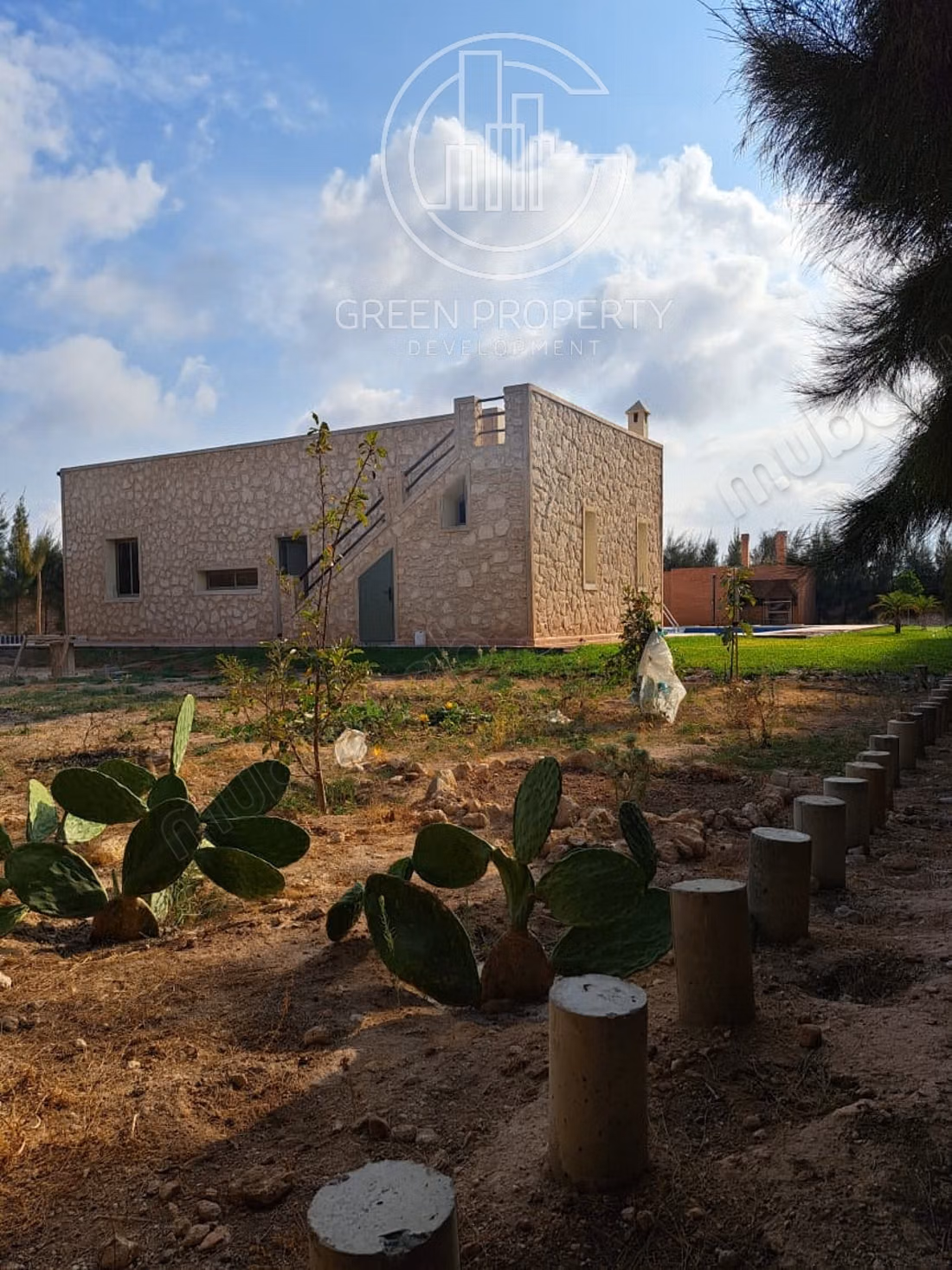 Villa neuve avec piscine en location longue durée
