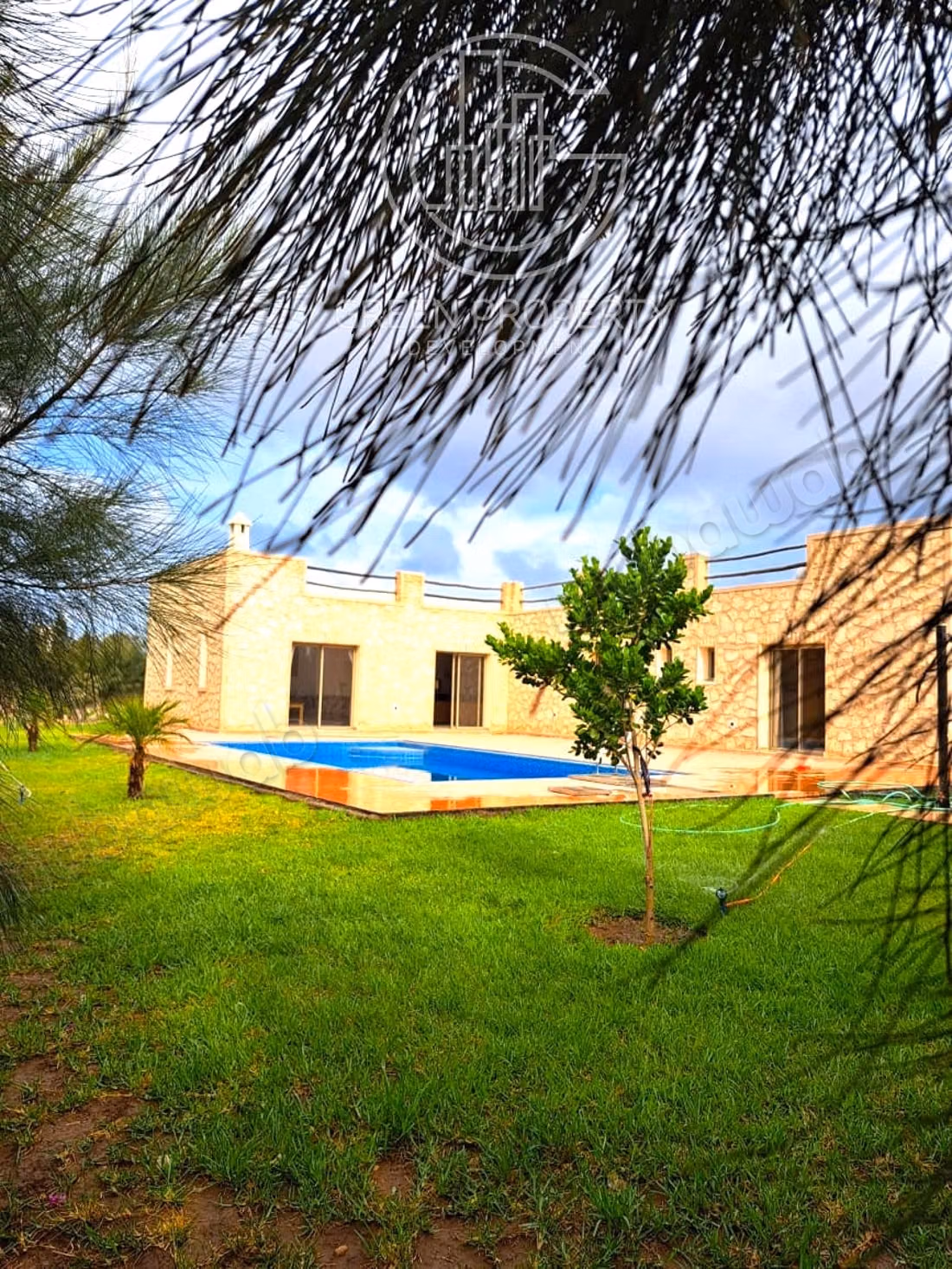 Villa neuve avec piscine en location longue durée