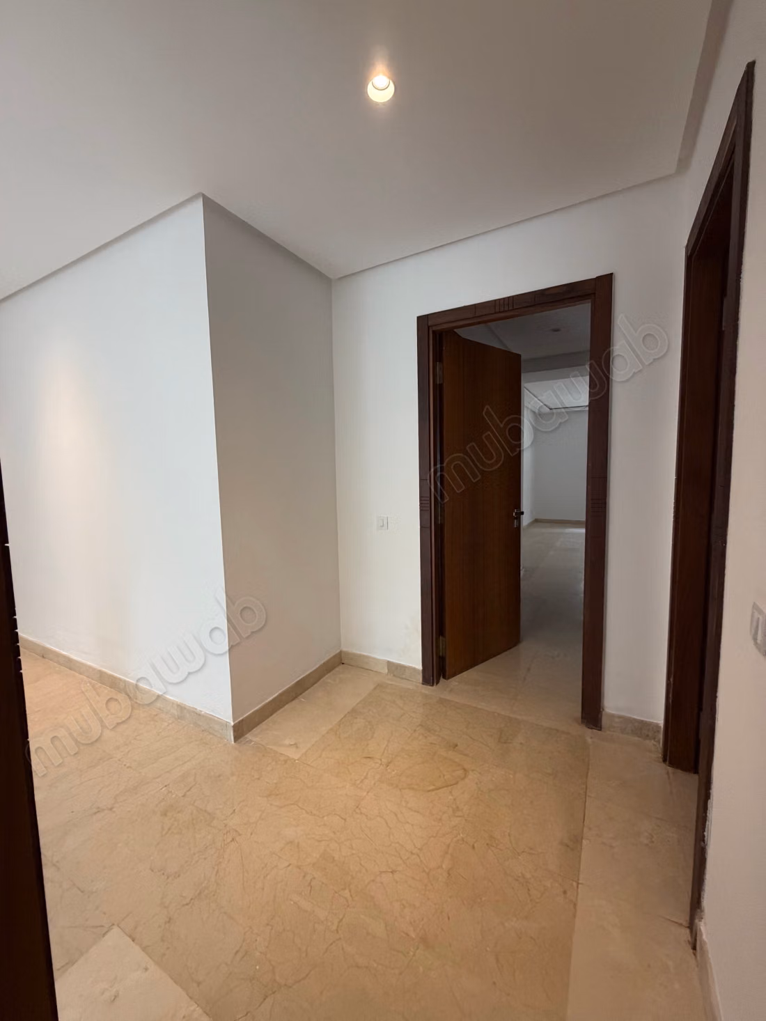 Bel appartement en location à Riyad. 2 chambres agréables. Porte blindée, sécurité