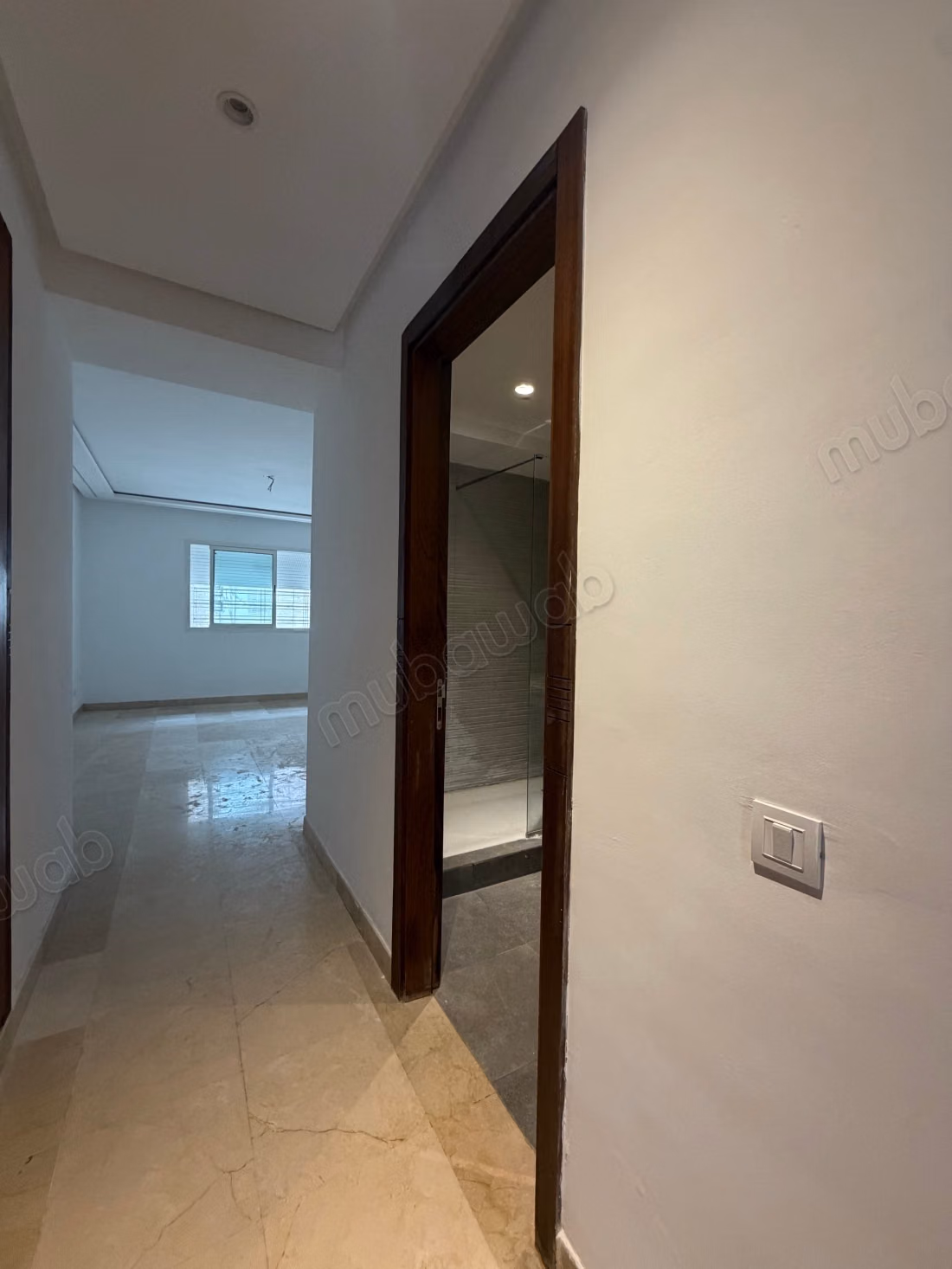 Bel appartement en location à Riyad. 2 chambres agréables. Porte blindée, sécurité