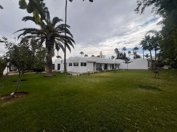 Villa de prestige à louer – Souissi, Rabat