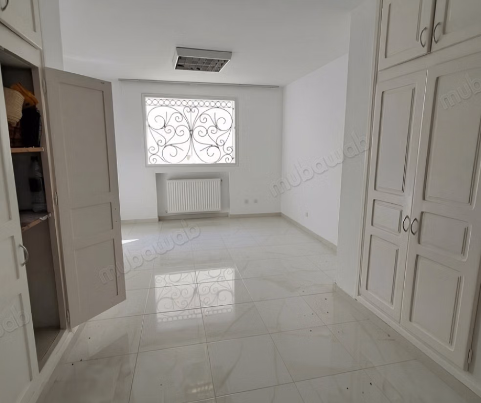 For Sale Triplex Villa in Jardins de L'Aouina