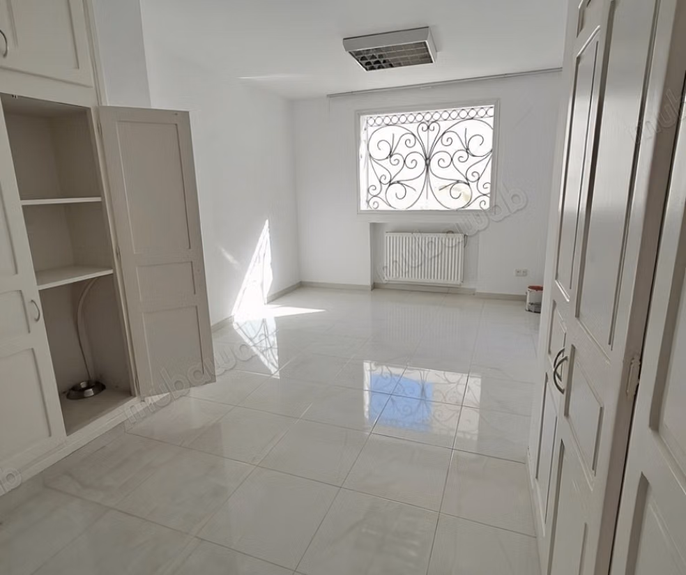 For Sale Triplex Villa in Jardins de L'Aouina