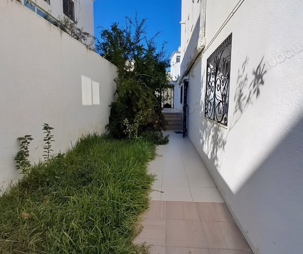For Sale Triplex Villa in Jardins de L'Aouina