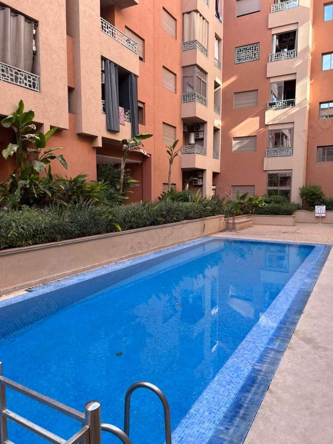 Appartement meublé en sous location avec piscine à Jnan Awrad