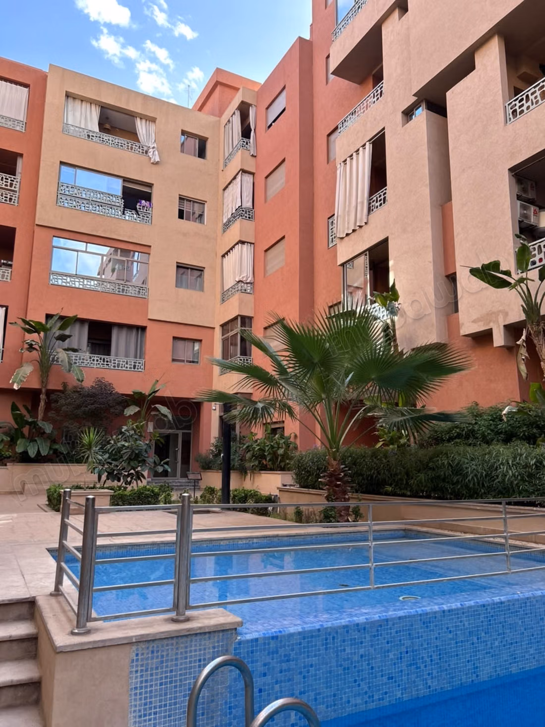 Appartement meublé en sous location avec piscine à Jnan Awrad
