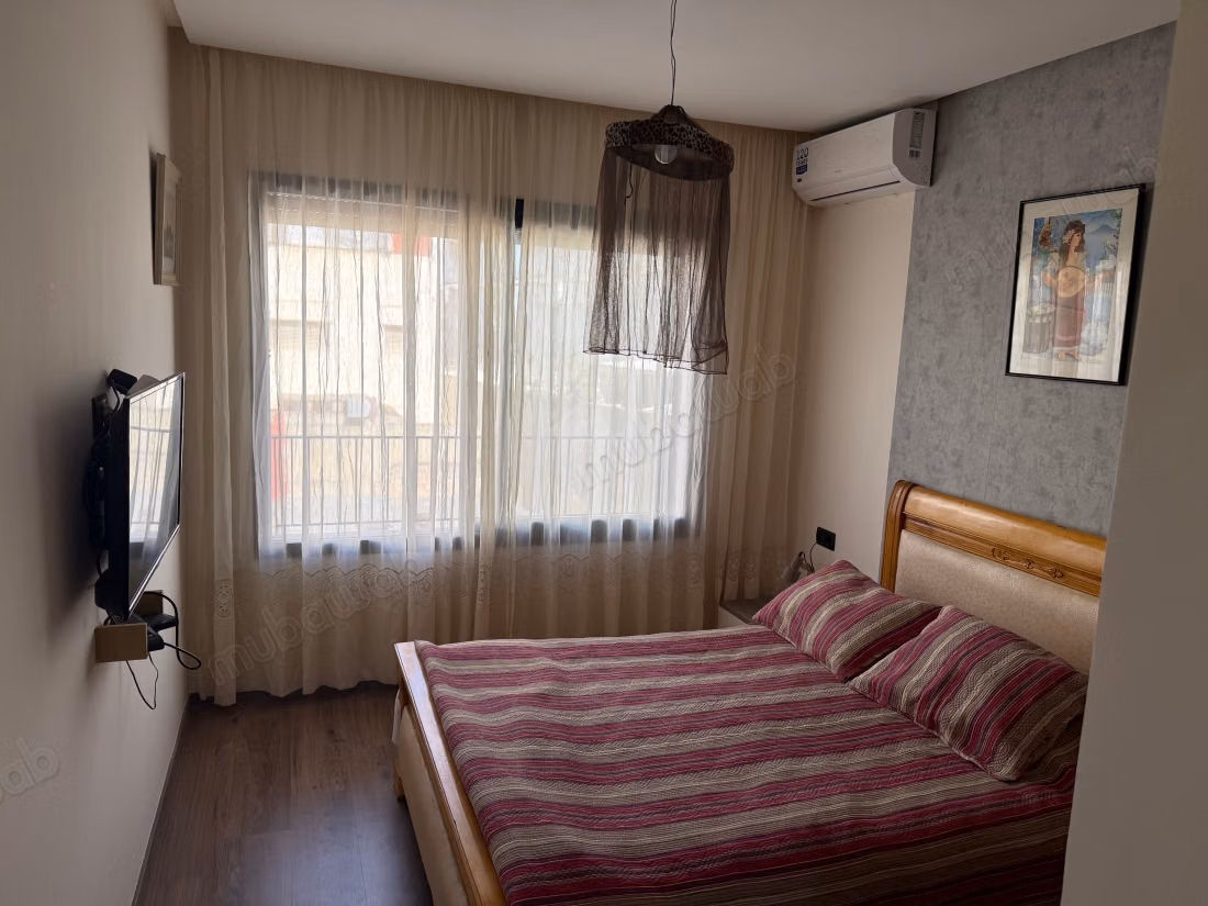 Magnificent studio with garage included available in January