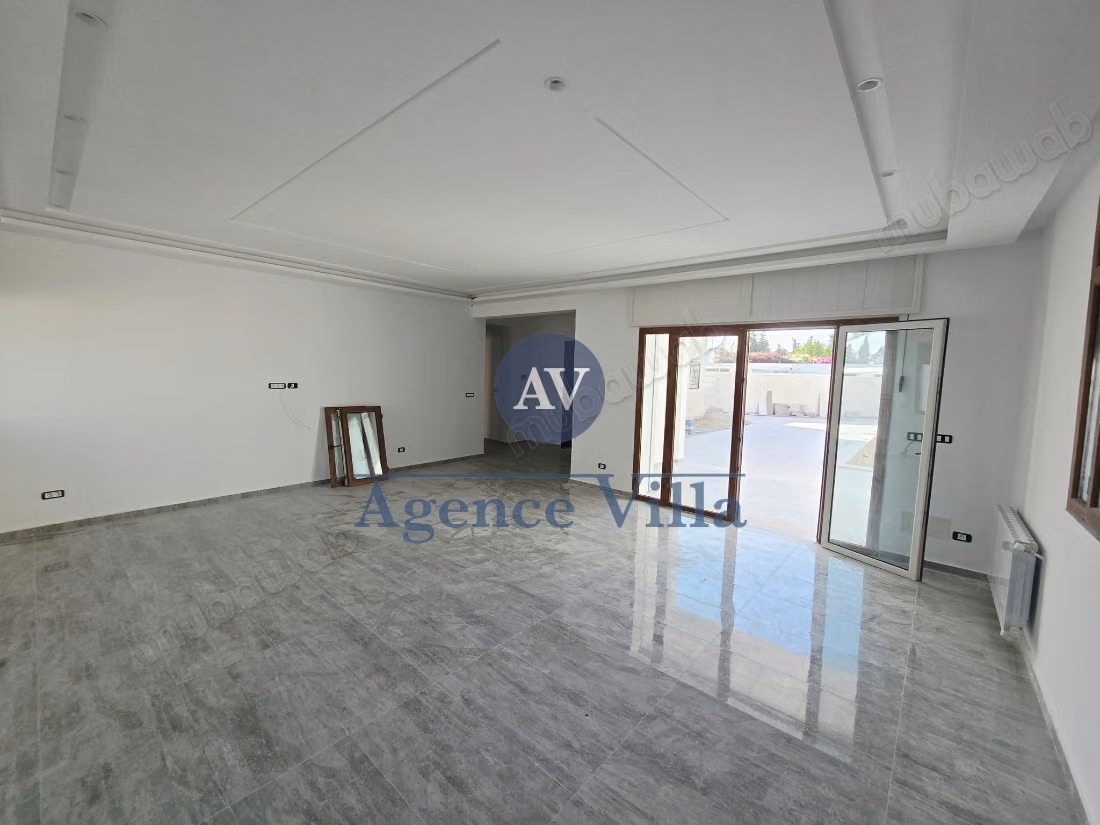 A louer une villa neuve avec piscine à la Soukra