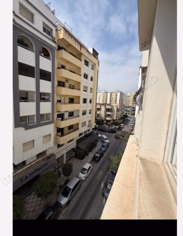 Bellissimi uffici in affitto a Mozart. Superficie di 70 m². Vista sulle montagne e porta blindata