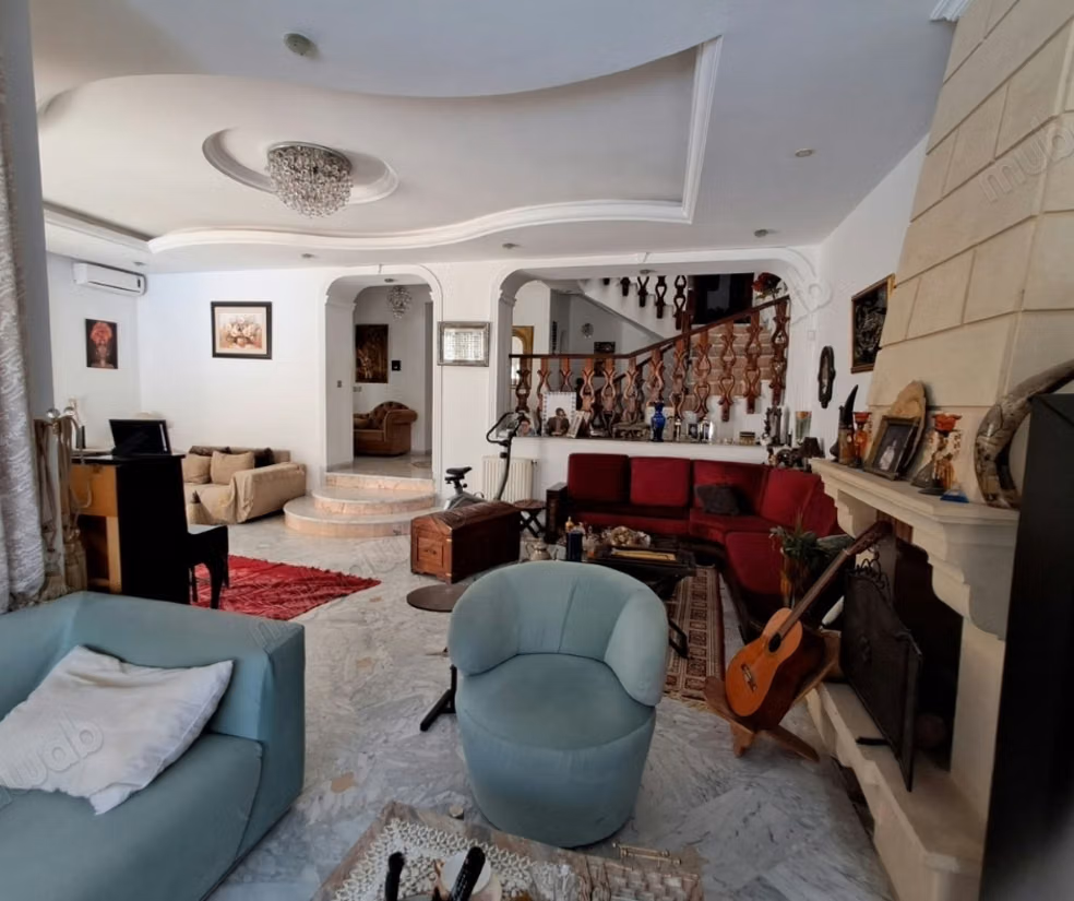 Villa avec Piscine et Énergie Solaire à Rades