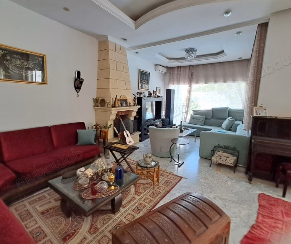Villa avec Piscine et Énergie Solaire à Rades