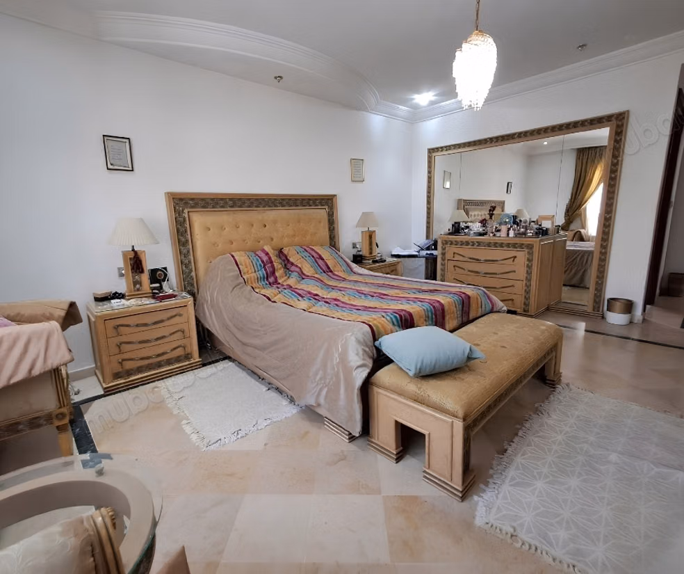 Villa avec Piscine et Énergie Solaire à Rades