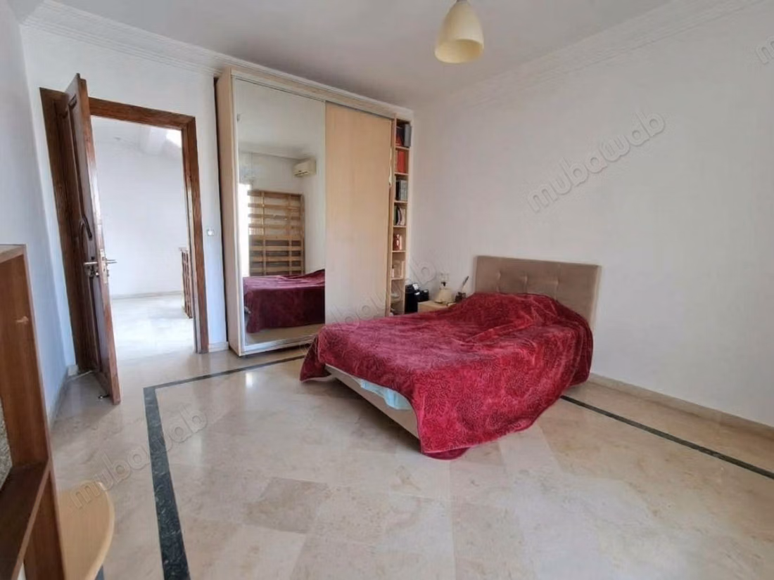 Villa avec Piscine et Énergie Solaire à Rades