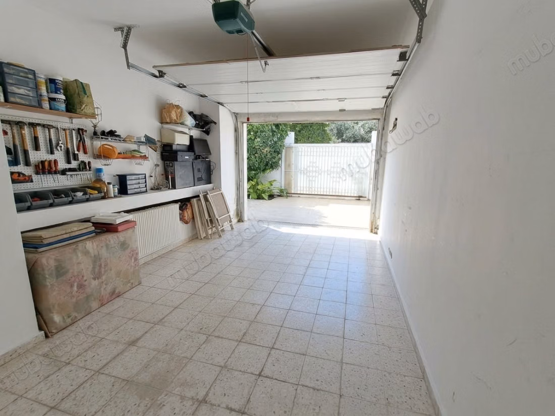 Villa avec Piscine et Énergie Solaire à Rades