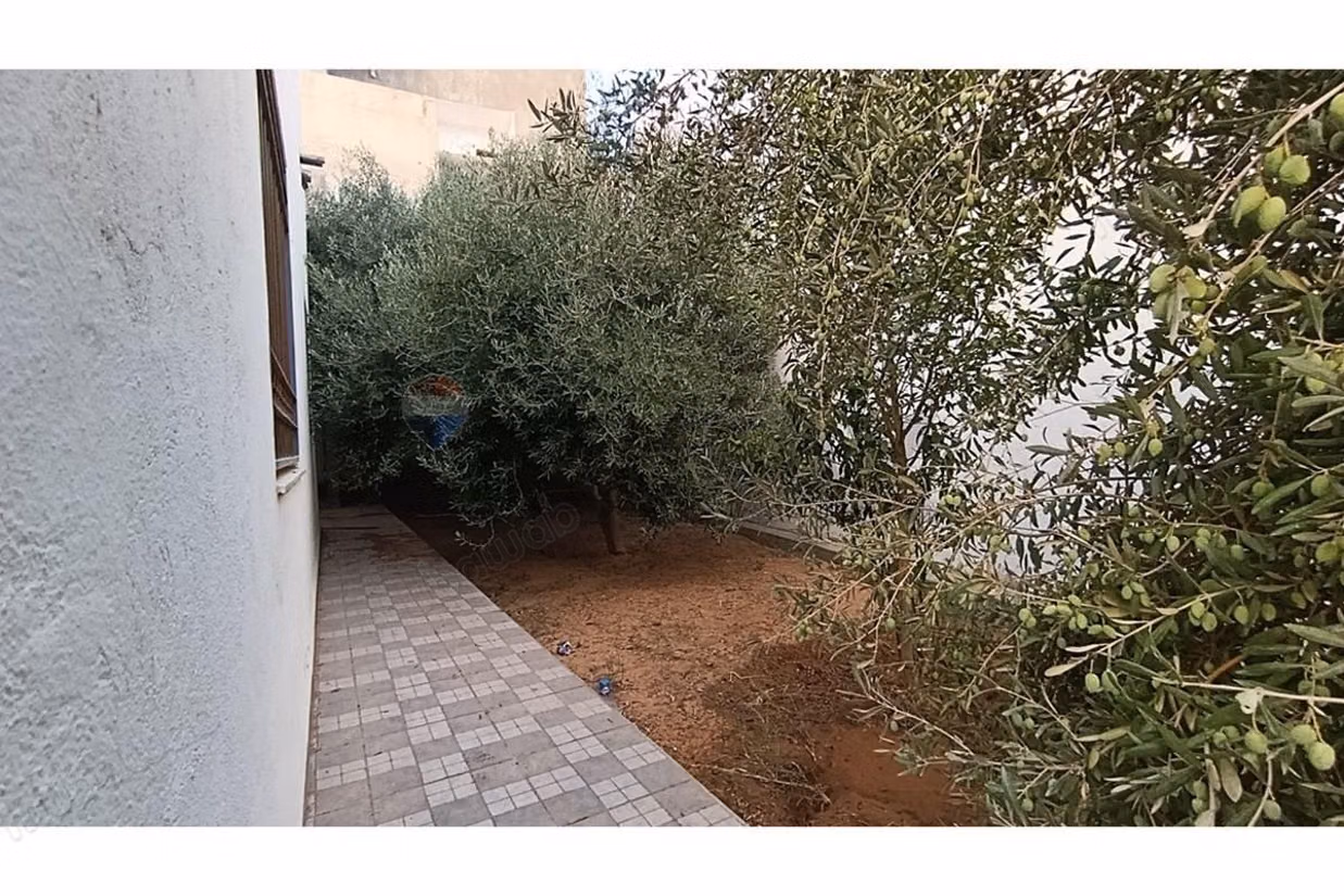 A vendre UNE VILLA avec 2 Appartements CITÉ MERDES