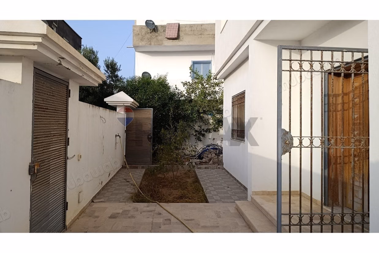 A vendre UNE VILLA avec 2 Appartements CITÉ MERDES