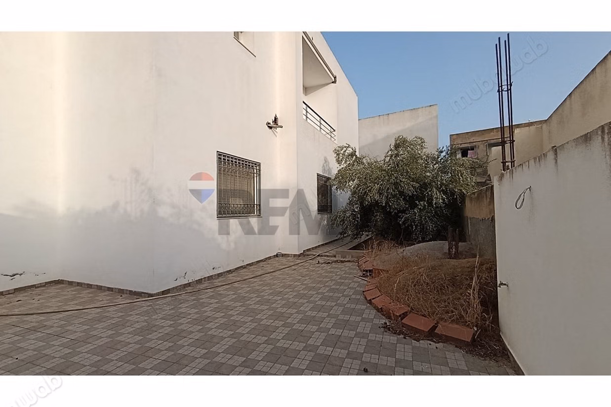 A vendre UNE VILLA avec 2 Appartements CITÉ MERDES