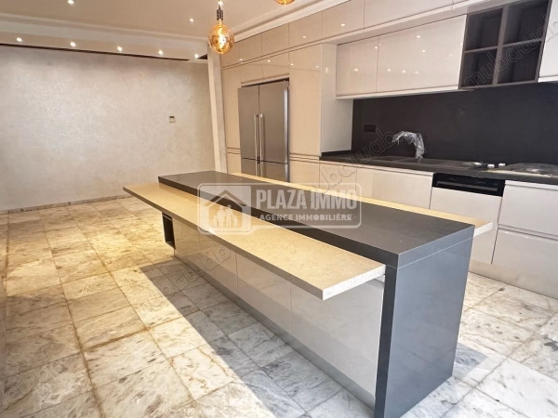 À vendre une villa à Maalaga lamarsa