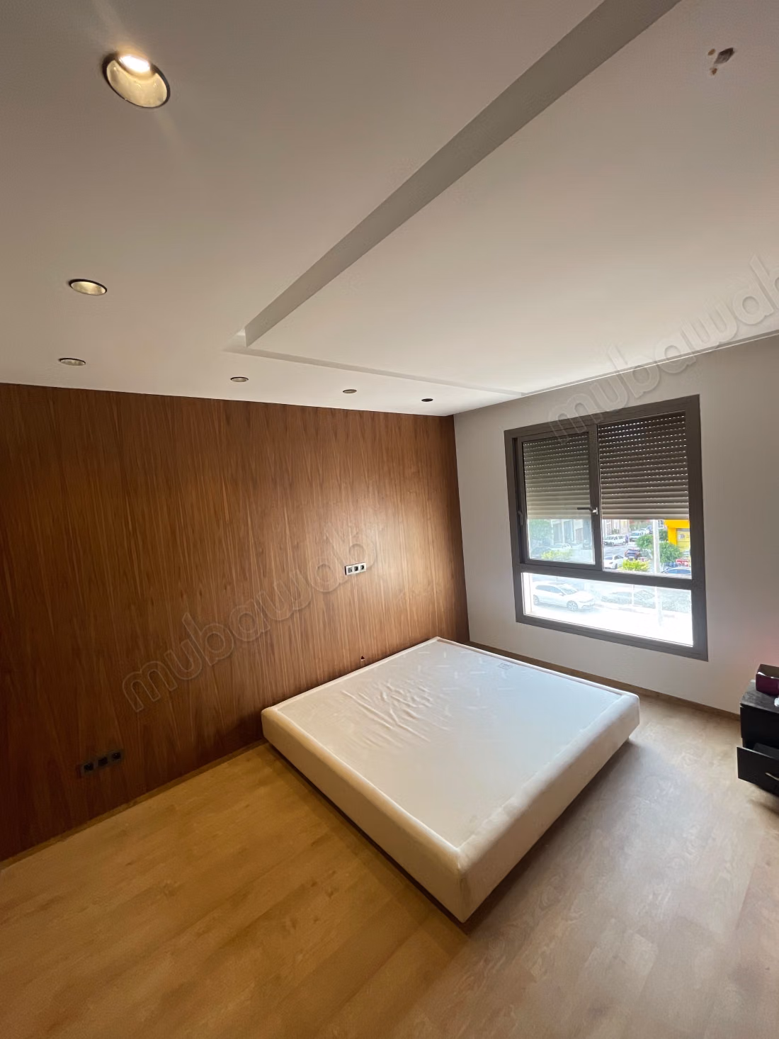Apartment for sale in Californie. 7 comfortable rooms
