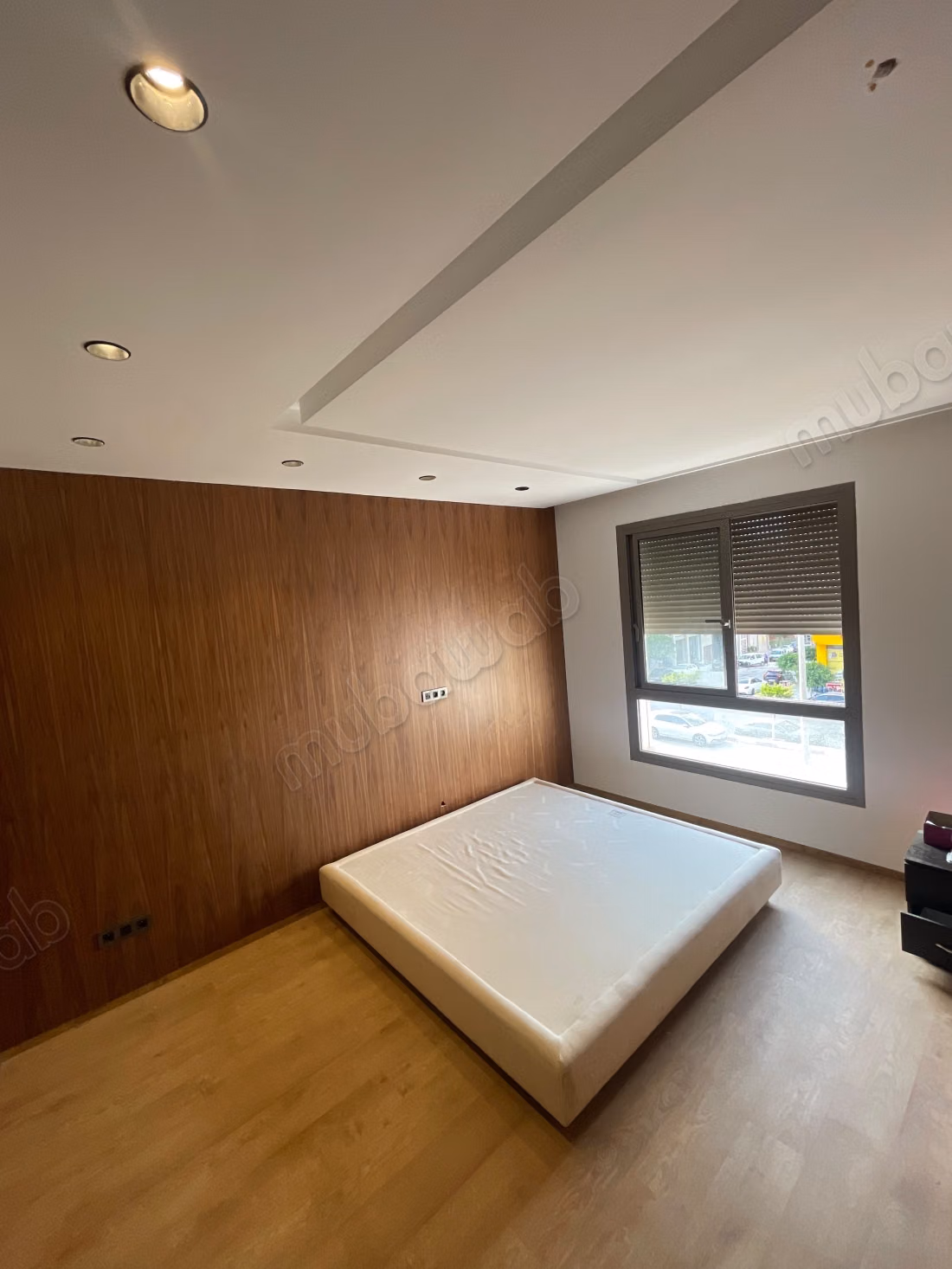 Apartment for sale in Californie. 7 comfortable rooms