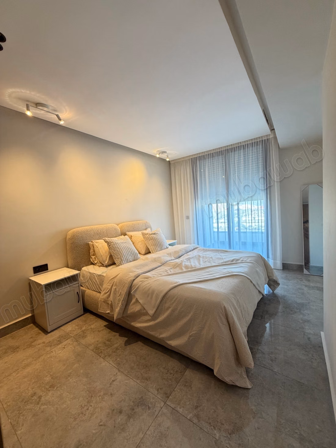 Appartement en location à Belvédère. 
1 chambre. 
Bien meublé