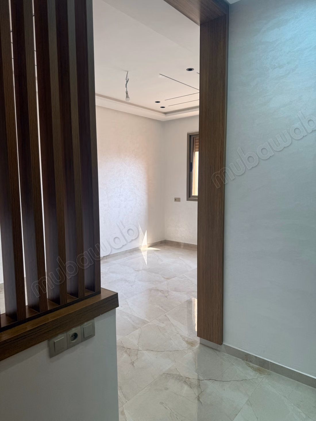 Appartement en vente à M’hamid 9.3 pièces confortables. 
Fenêtres avec double vitrage et porte blindée