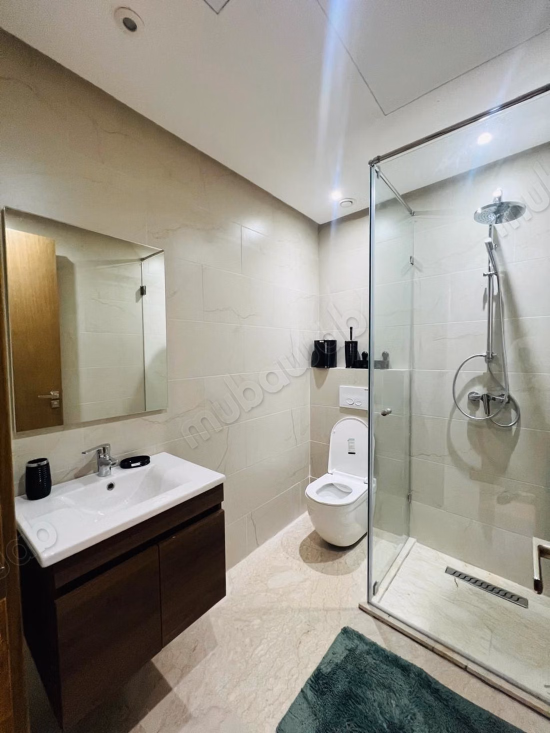 Très bel appartement en location à Guéliz. 
6 pièces confortables. 
Bien meublé