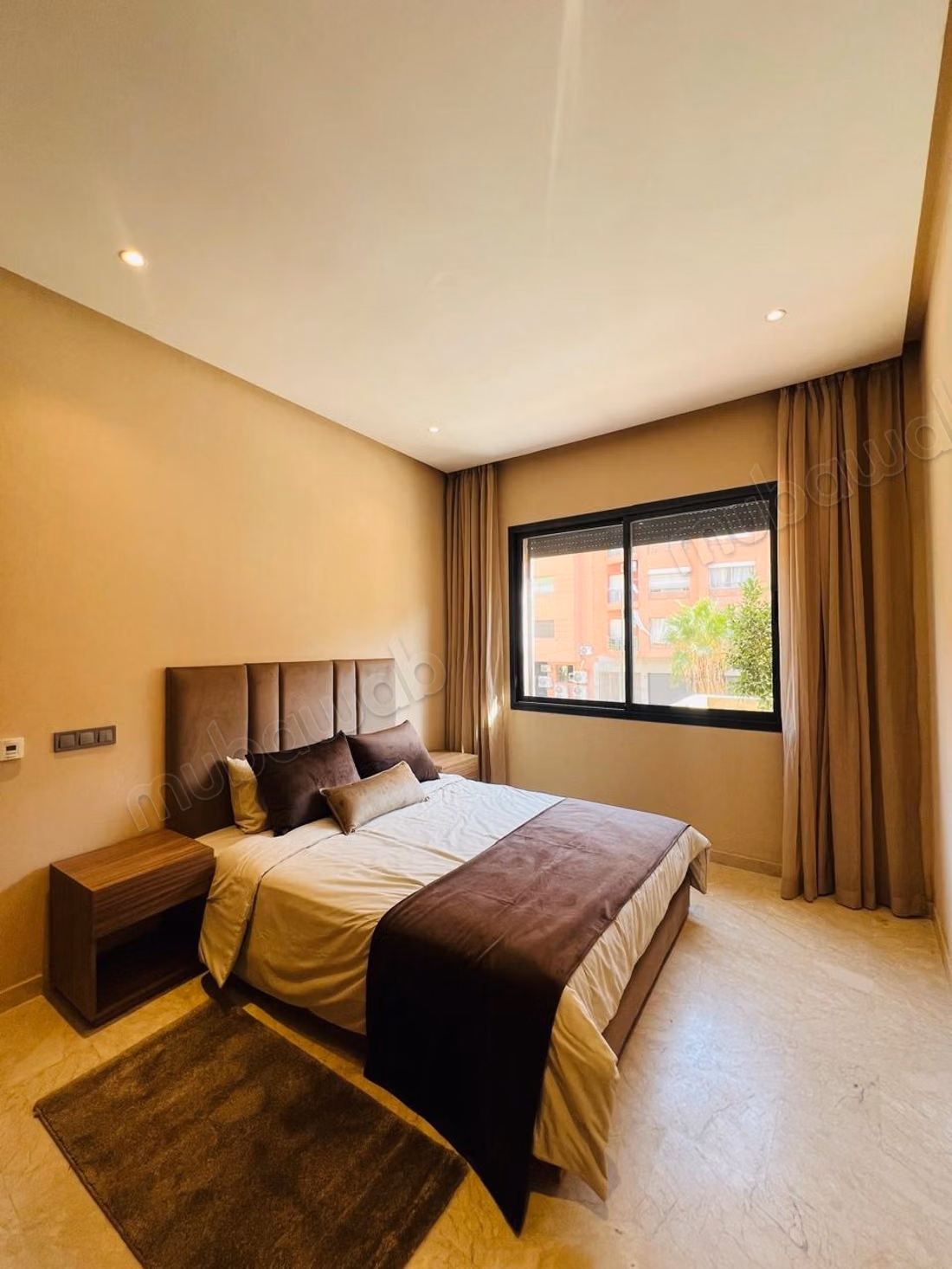 Très bel appartement en location à Guéliz. 
6 pièces confortables. 
Bien meublé
