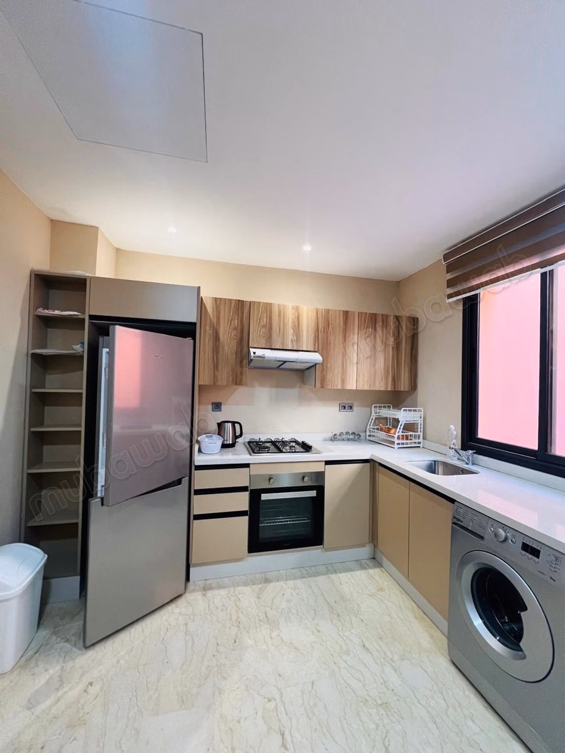 Très bel appartement en location à Guéliz. 
6 pièces confortables. 
Bien meublé