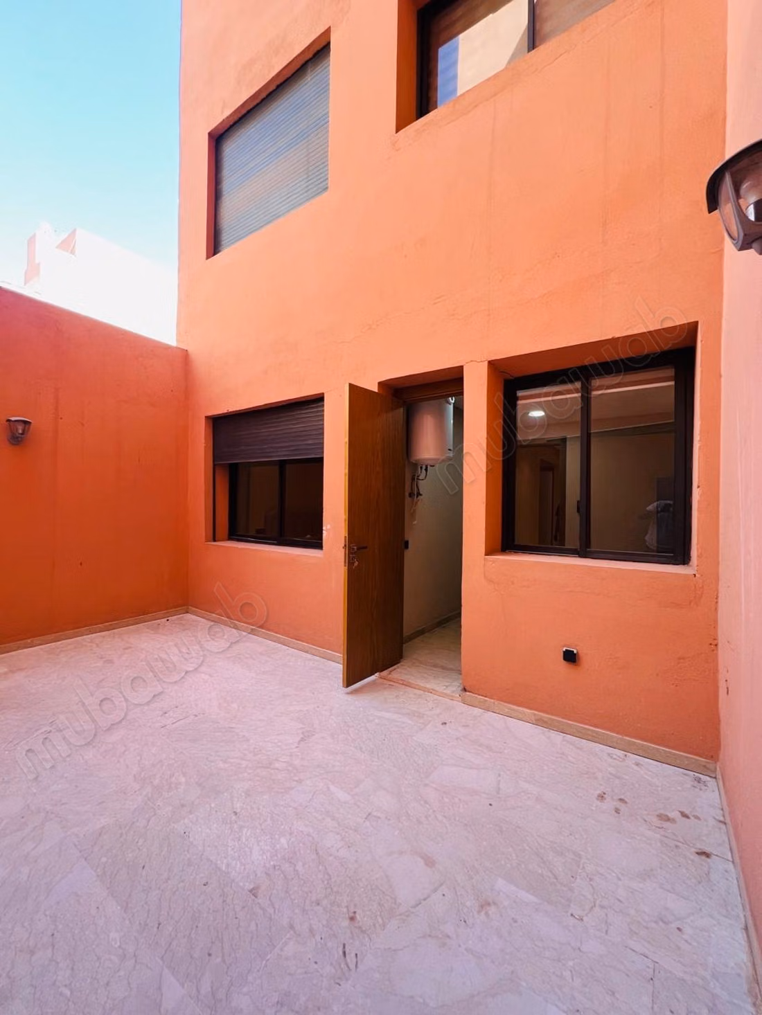 Très bel appartement en location à Guéliz. 
6 pièces confortables. 
Bien meublé
